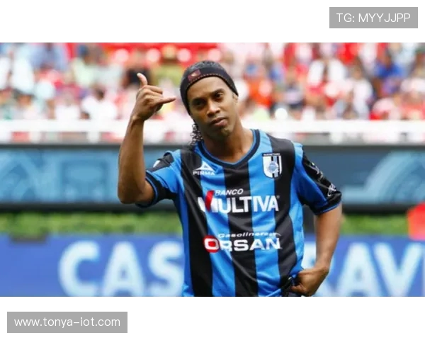 小罗携大罗、维尼修斯亮相 Nike 活动：传奇与新星跨代际传递足球正能量